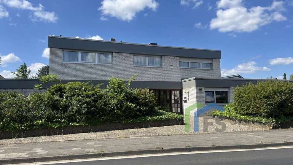 Haus zum Kaufen in Düren 598.000 € 300 m²