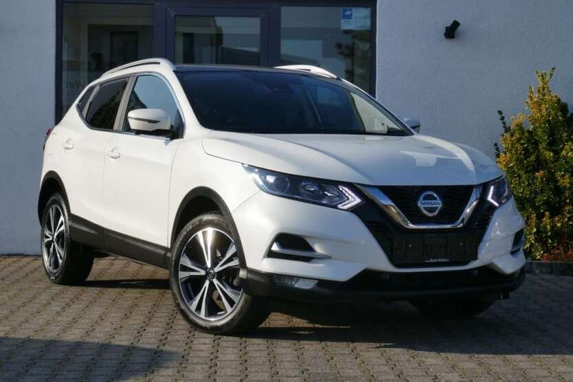 Nissan Qashqai 24.986 km 22.870 € Düren 52353
