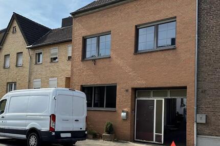 Modernisiertes Reihenmittelhaus sofort bezugsfertig 4.5 zimmer