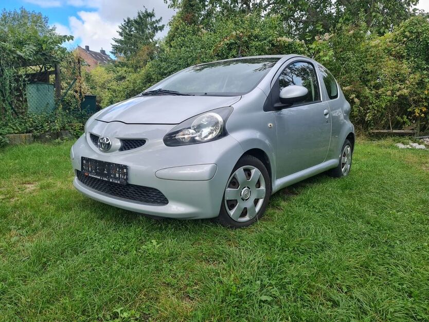 Toyota Aygo (X) 98.000 km 2.100 € Düren 52351