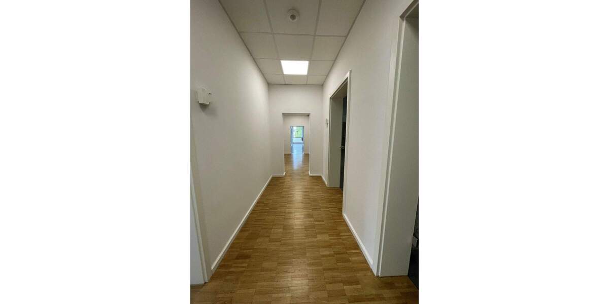 Moderner Gewerbepark mit über 11.000 m² Büro-, Lager- und Produktionsfläche zimmer