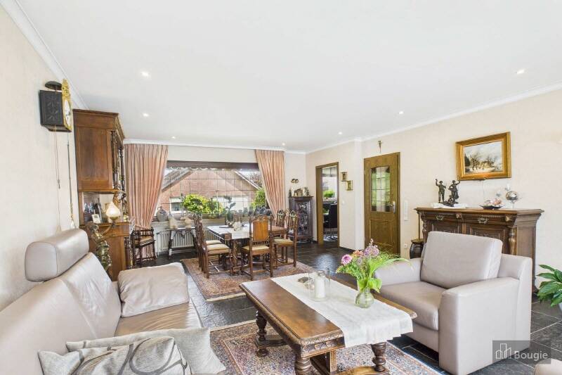 Stilvolles Einfamilienhaus mit modernem Komfort und klassischem Charme