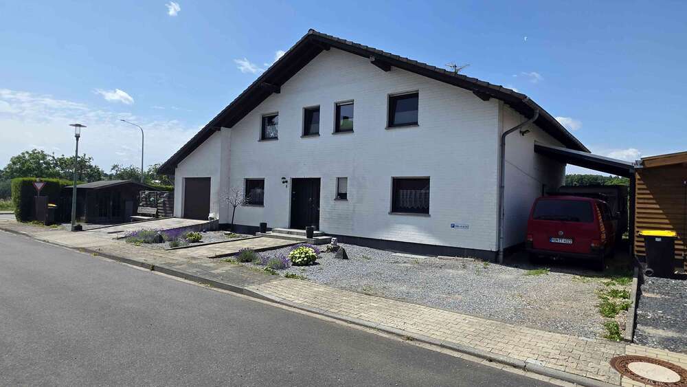 Haus zum Kaufen in Hürtgenwald 369.000 € 197 m² 7 zimmer