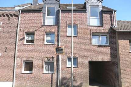 Haus zum Kaufen in Übach-Palenberg 530.000 € 223 m² 8 zimmer