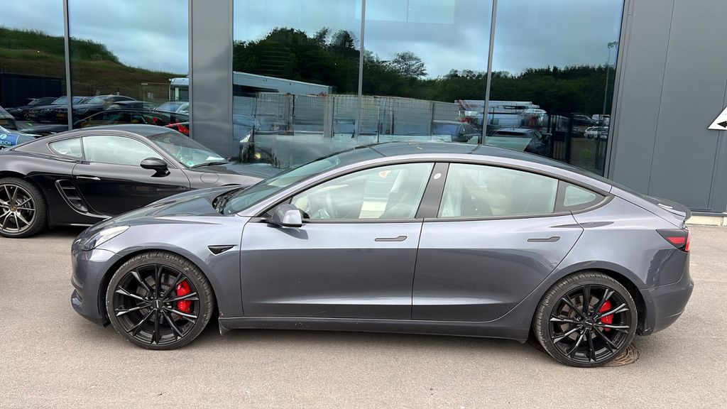 Tesla Model 3 74.000 km 27.900 &euro; Gey 52393
