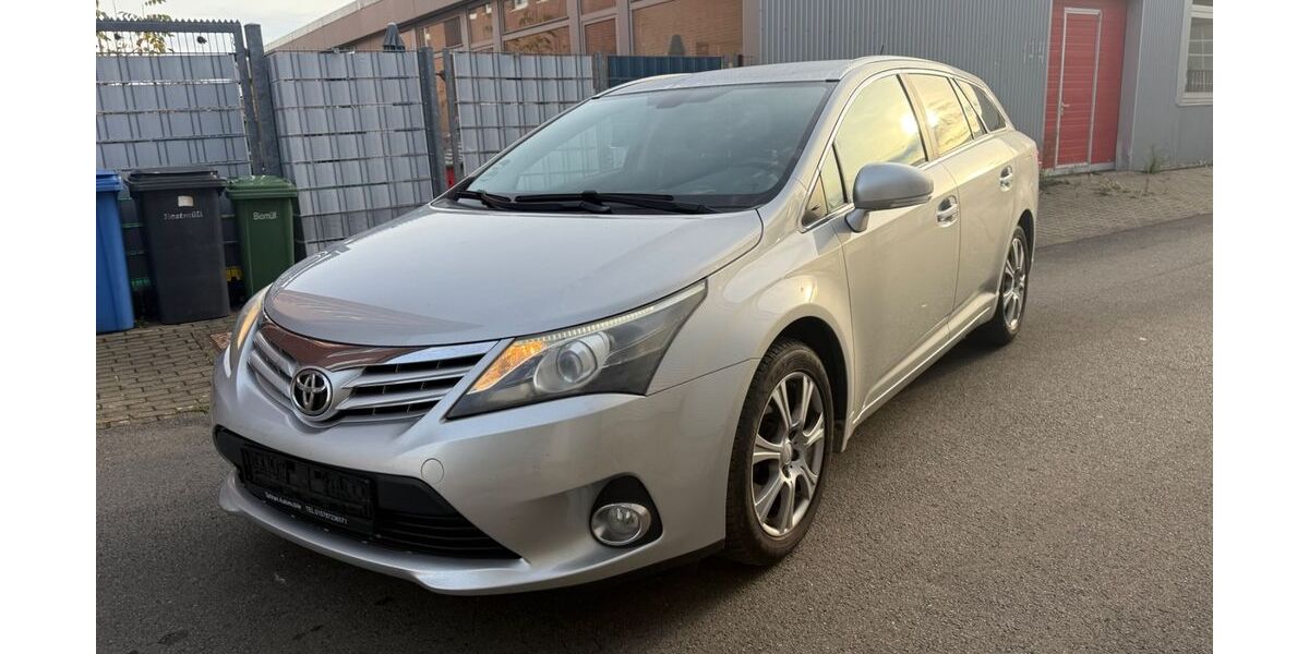Toyota Avensis 200.000 km 5.999 &euro; Düren 52349