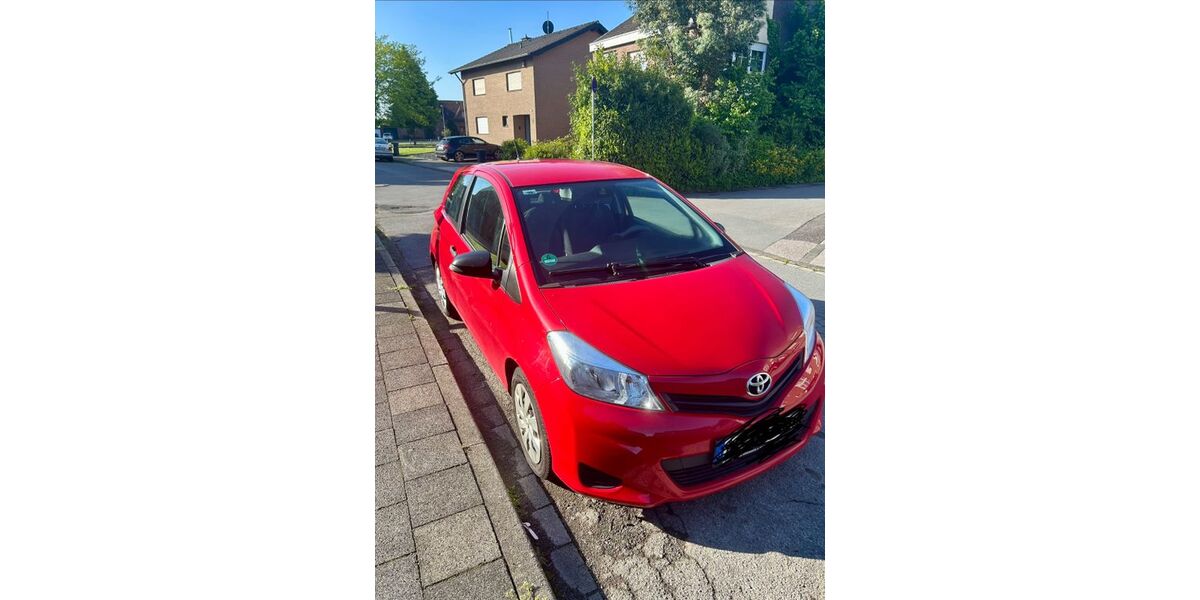 Toyota Yaris 157.599 km 3.200 &euro; Eschweiler 52249