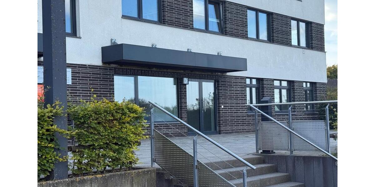 Gewerbefläche mit Büro, Sozialraum & Lager zu vermieten – ca. 645 m² zimmer