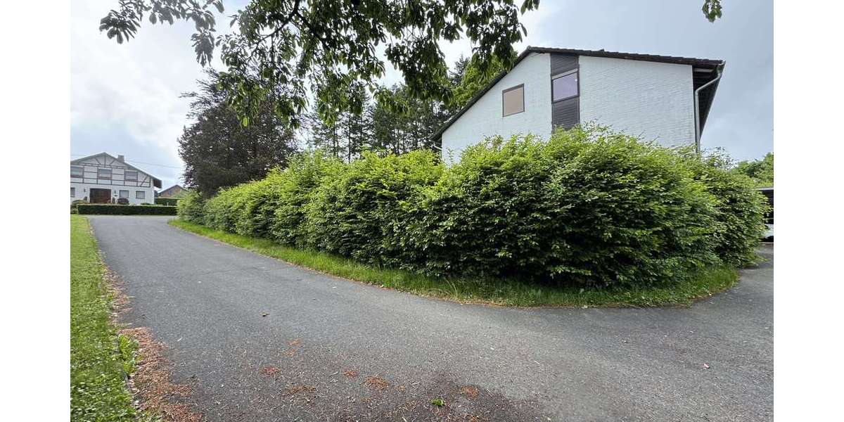 Haus zum Kaufen in Nideggen-Schmidt 398.000 € 300 m² 12 zimmer