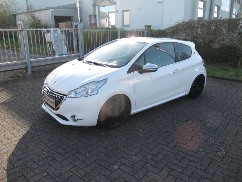 Peugeot 208 103.632 km 8.499 € Düren 52353