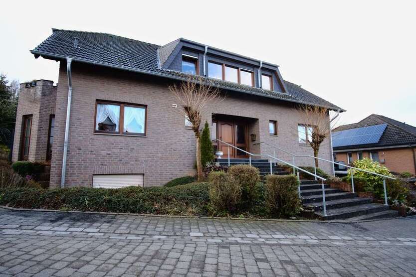 Haus zum Kaufen in Langerwehe 950.000 € 248 m²