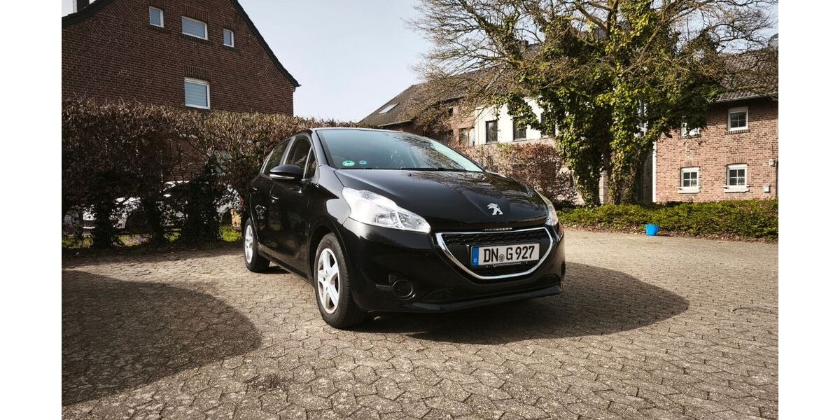 Peugeot 208 64.000 km 5.500 &euro; Niederzier-Hambach 52382