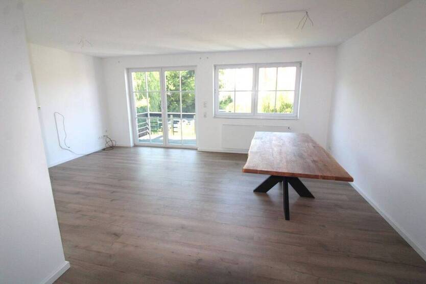 Helle Maisonette-Eigentumswohnung mit Balkon im Zentrum von Übach- Baujahr 1998