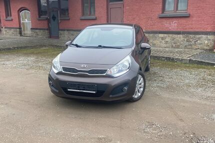 Kia Rio 118.000 km 5.300 &euro; Aachen 52070