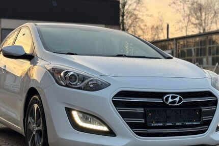 Hyundai i30 88.633 km 8.950 &euro; Düren 52349