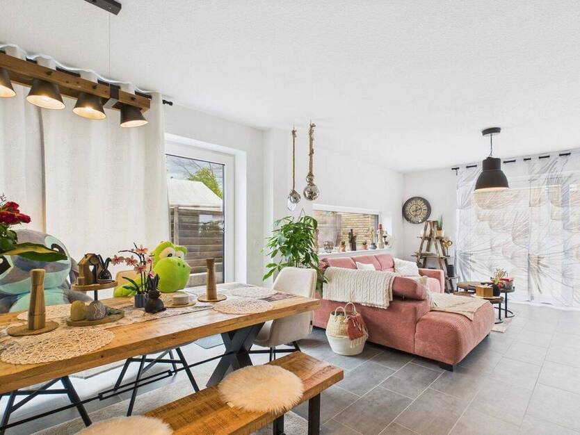 Modernes Einfamilienhaus von 2023 mit Garten, Garage & viel Platz zum Wohlfühlen!