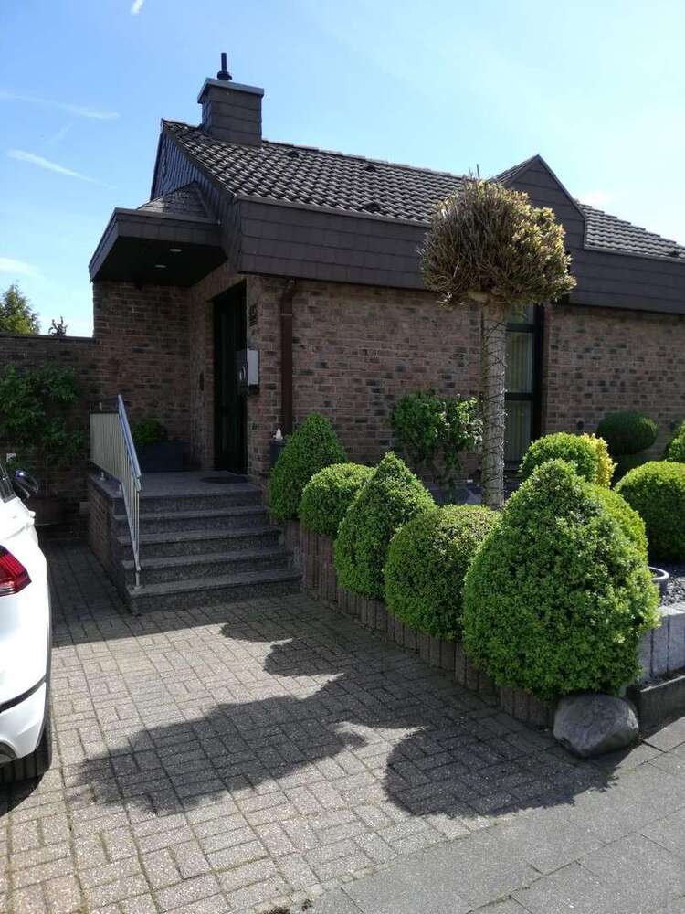 Haus zum Kaufen in Jülich-Barmen 549.000 € 180 m²
