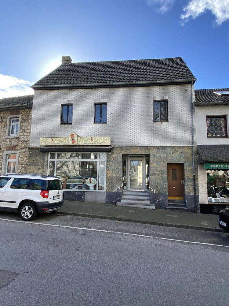 Reihenhaus mit Potential - Geschäftslokal, Wohnung und großer Garten