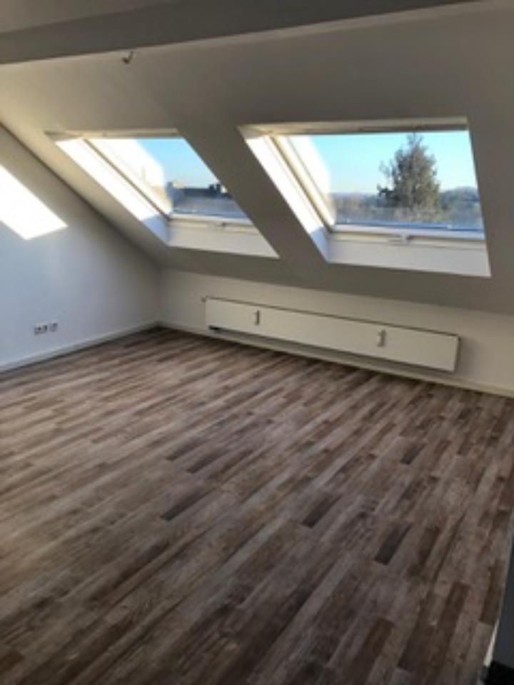 Charmante Dachgeschosswohnung zimmer