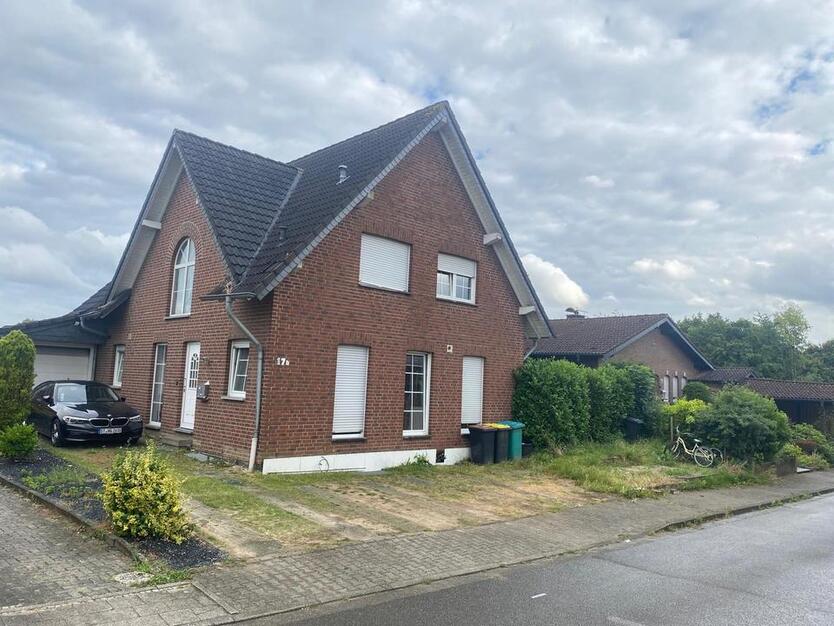 Charmantes Ein-Zweifamilienhaus in Übach-Palenberg OT Siepenbusch
