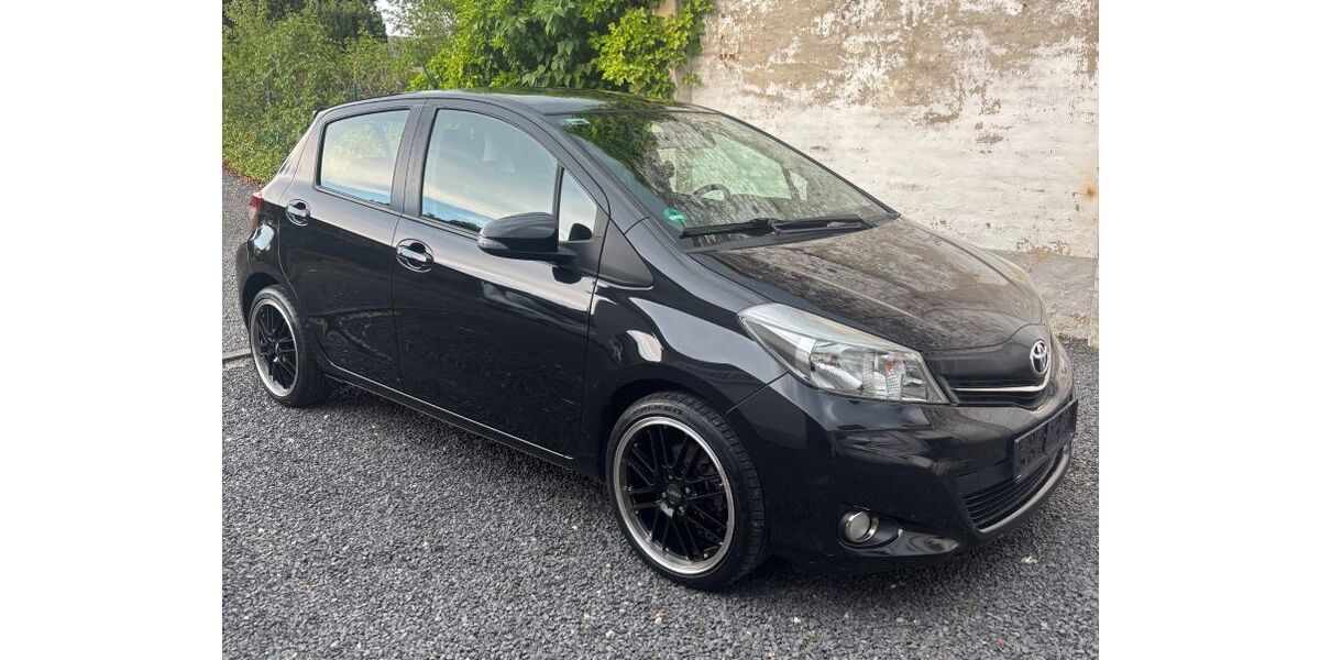 Toyota Yaris 31.000 km 8.500 &euro; Selfkant 52538