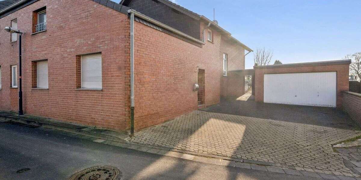 Haus zum Kaufen in Geilenkirchen 269.000 € 238.76 m² 8 zimmer