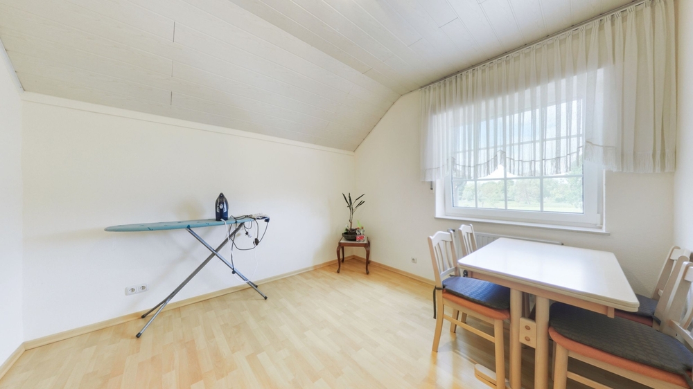3D: Familienglück in ruhiger Lage - Sehr gepflegtes Einfamilienhaus mit Kamin, Balkon und viel Platz - Reihenendhaus Gangelt | Angebot:26777849