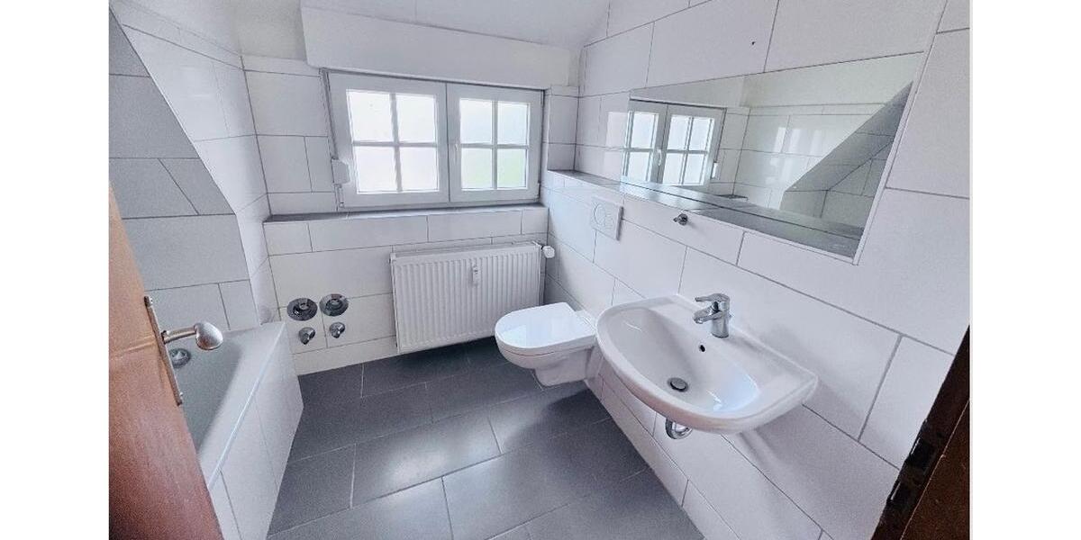 Einfamilienhaus Jülich - 10 Zimmer, 280 m&sup2;, 999&euro; | Angebot:25456904