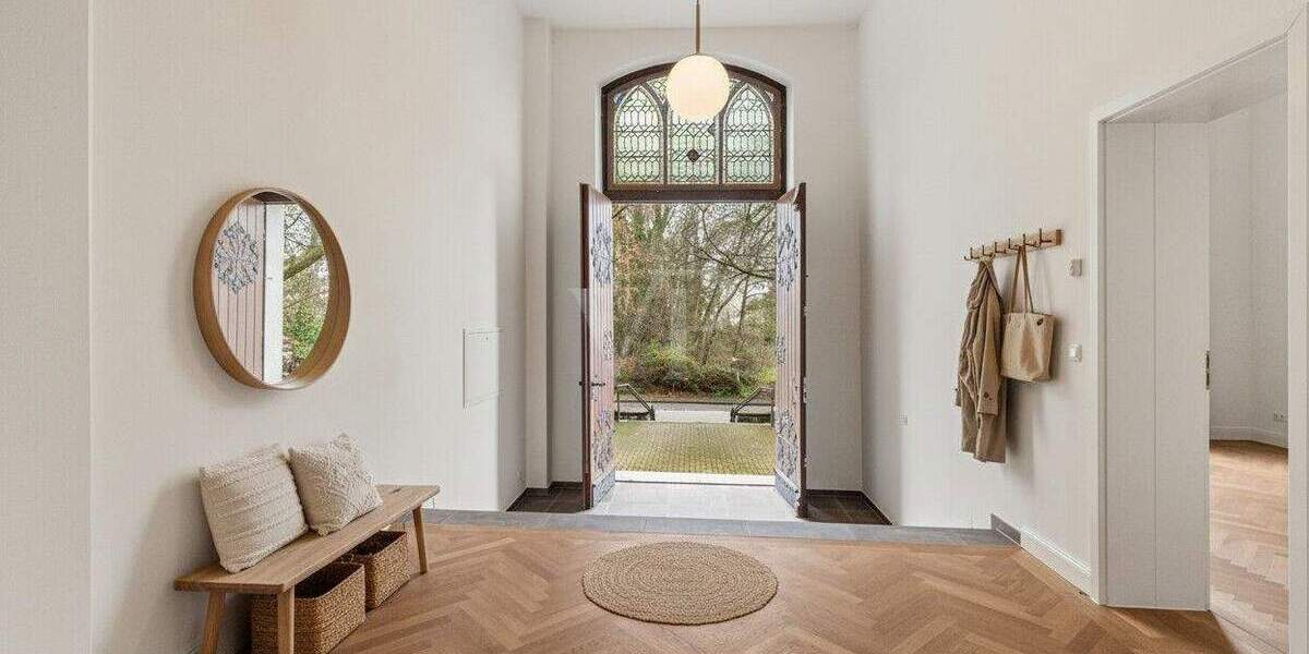 Denkmalgeschützte Erdgeschosswohnung mit Empore, Fischgrätparkett und Loftgefühl 2 zimmer