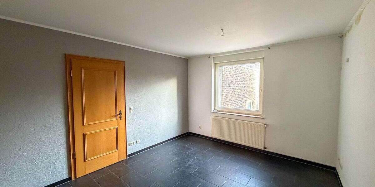 Zweifamilienhaus mit Garage und Garten in Stolberg-Büsbach 7 zimmer