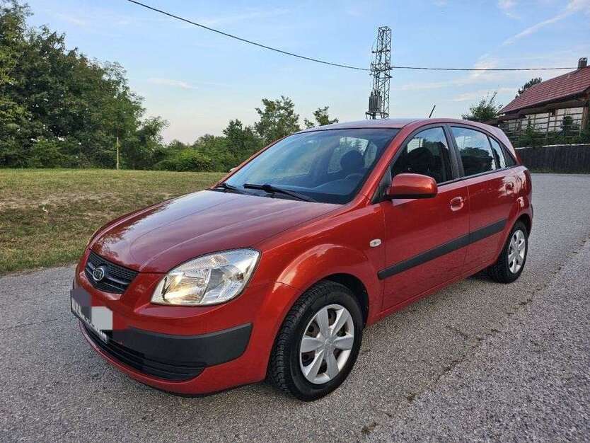 Kia Rio 149.000 km 1.300 € Aachen 52070