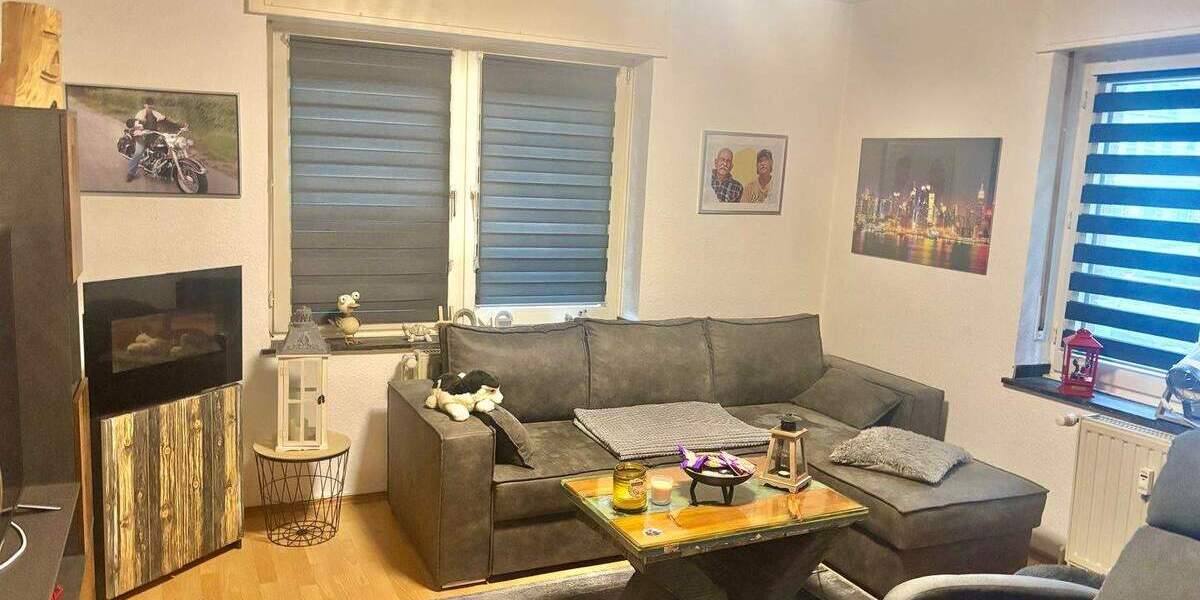 Reiheneckhaus - mit großem Garten - 899 m² Grundstück - zwei Garagen - in guter Lage von Kohlscheid (Herzogenrath) - derzeit an zwei Mieter vermietet 7 zimmer