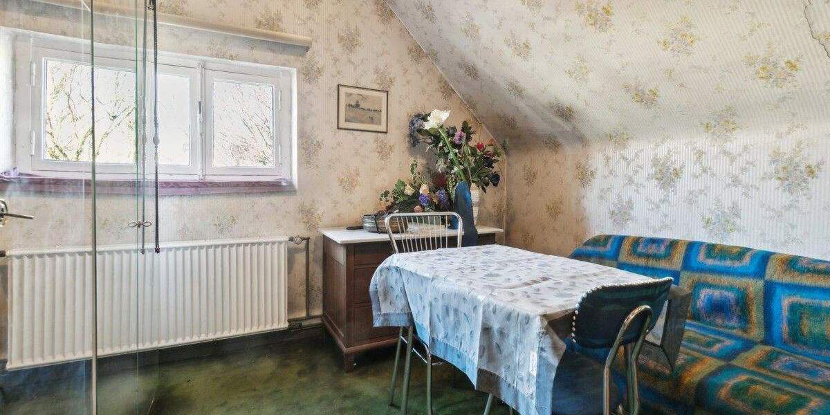 Freistehende und potentialreiche Doppelhaushälfte auf weitläufigem Grundstück (Süd-West-Ausrichtung) 3 zimmer