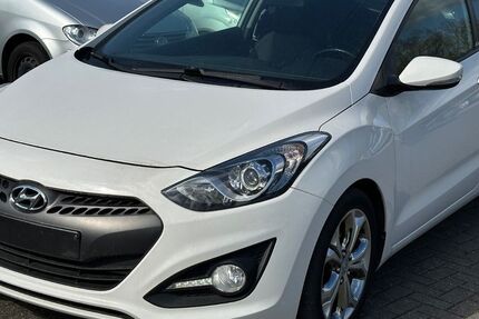 Hyundai i30 218.000 km 4.700 € Aachen 52070