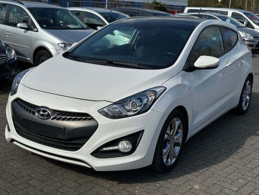 Hyundai i30 218.000 km 4.700 € Aachen 52070