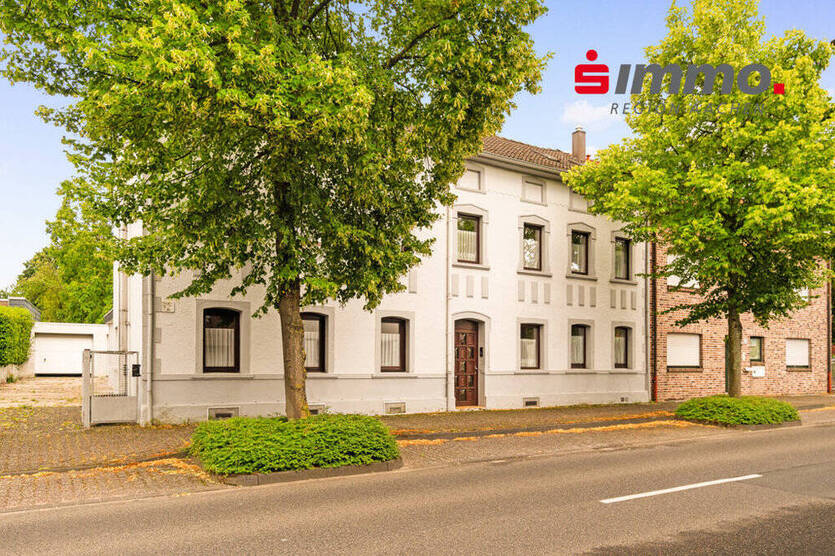 Modernisierungsbedürftiges Mehrfamilienhaus - vielfältiges Ausbaupotential - tolles Grundstück
