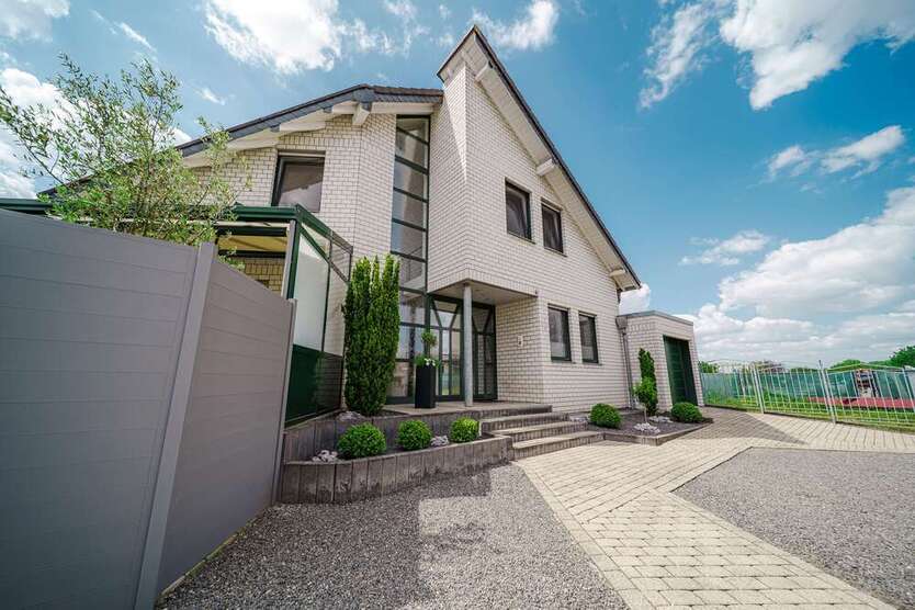 Haus zum Kaufen in Linnich 889.000 € 196 m²