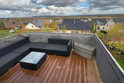 Dachgeschoss Wohnung mit fabelhaftem Ausblick und EBK 3.5 zimmer