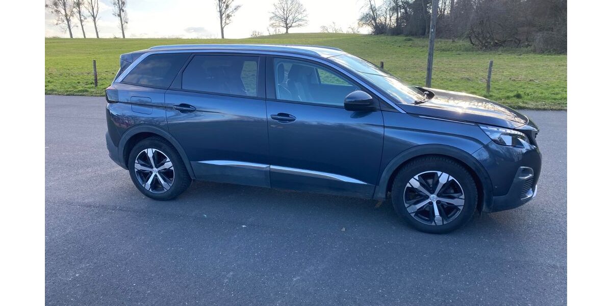 Peugeot 5008 175.500 km 15.450 &euro; Winden 52372