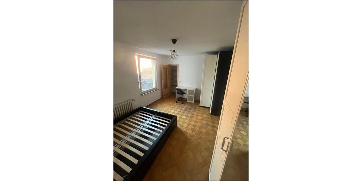 Etagenwohnung Aachen Aachen-Mitte - 4 Zimmer, 120 m&sup2;, 390&euro; | Angebot:24901804
