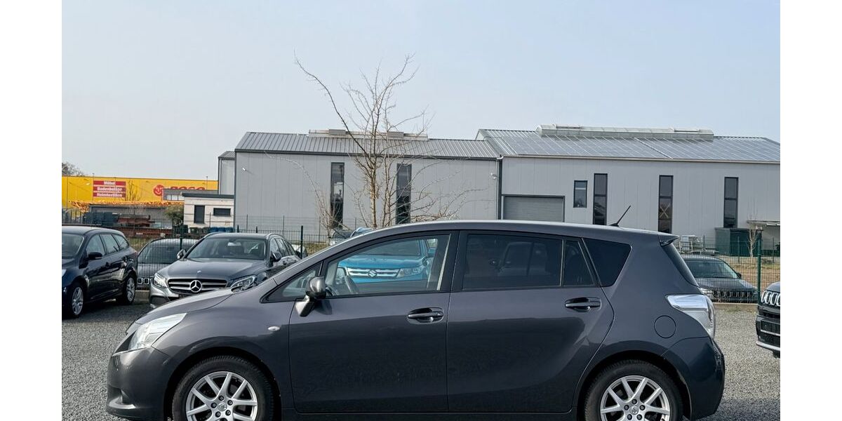 Toyota Verso 300.000 km 4.350 &euro; Düren 52351