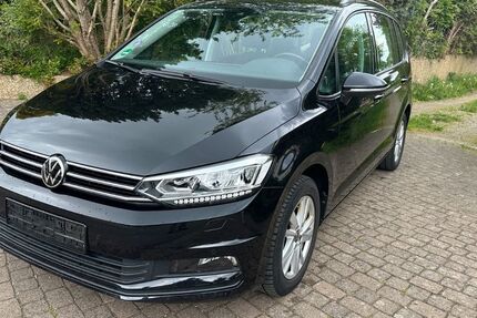VW Touran 82.000 km 24.900 &euro; Stolberg 52224