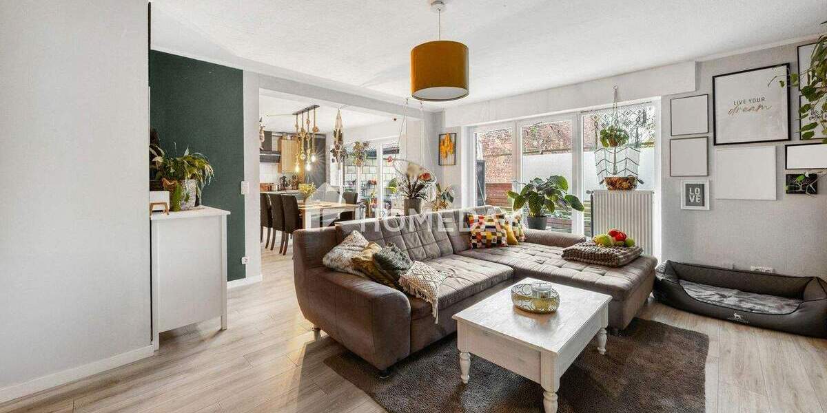 Lichtdurchflutetes EG mit offener Küche, überdachter Terrasse und klarer Raumaufteilung 3 zimmer