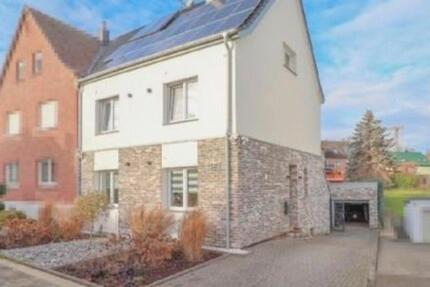 Gepflegtes Einfamilienhaus 135m2 mit Garage + Stellplätze 5 zimmer