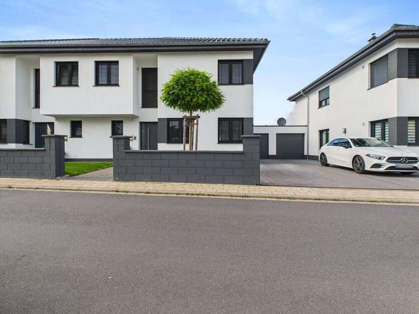 Haus zum Mieten in Düren 2.000 € 175 m²