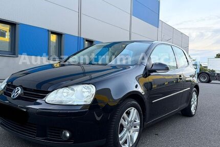 VW Golf 180.000 km 2.990 € aachen 52070