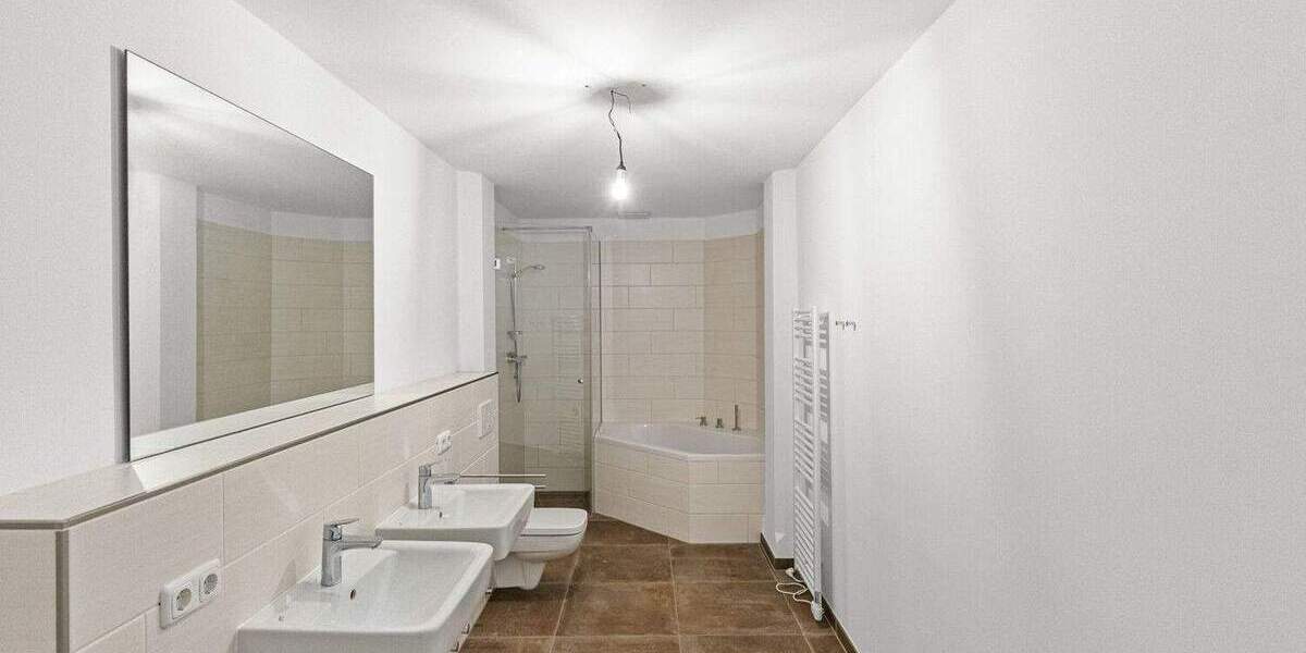 Denkmalgeschützte Erdgeschosswohnung mit Empore, Fischgrätparkett und Loftgefühl 2 zimmer