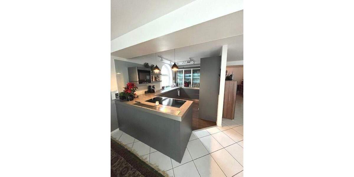 200 m² Eigentümerwohnung + 3 Mieteinheiten, Garage, Wintergarten uvm. 9 zimmer