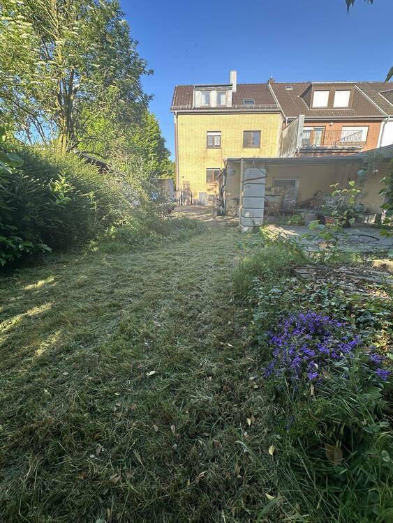 Ein-Zweifamilienhaus in 52353 Düren, mit wunderbarem Garten