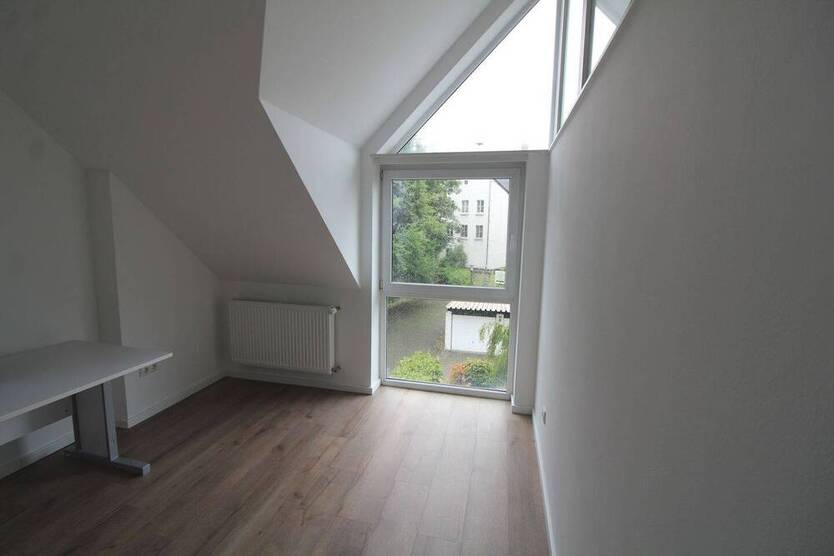 Helle Maisonette-Eigentumswohnung mit Balkon im Zentrum von Übach- Baujahr 1998